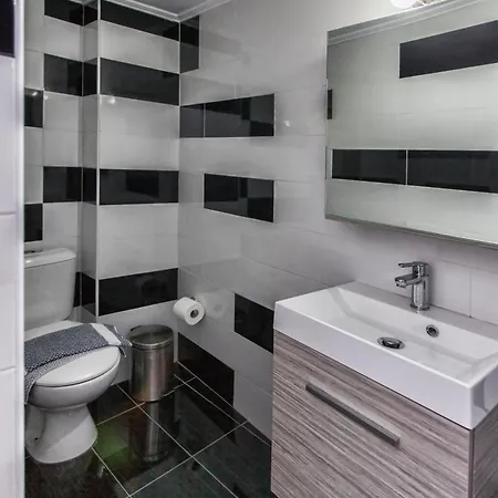 Apartment Adile By Krisses *